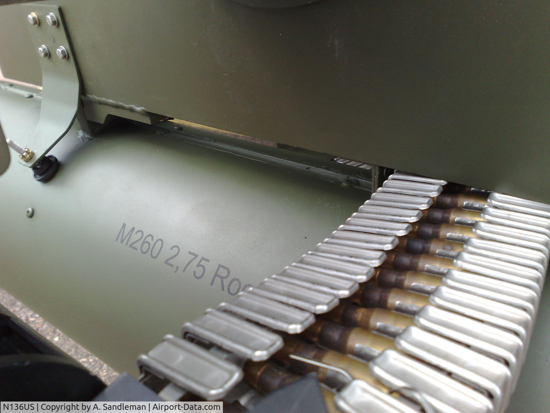 N136US, 1967 Bell UH-1E Iroquois C/N 154777, tray de feed