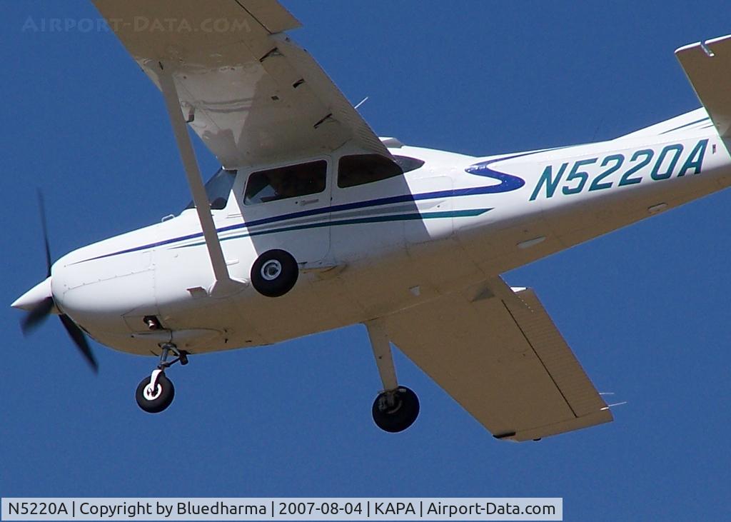 N5220A, 2002 Cessna 182T Skylane C/N 18281149, Landing 17L (detail)