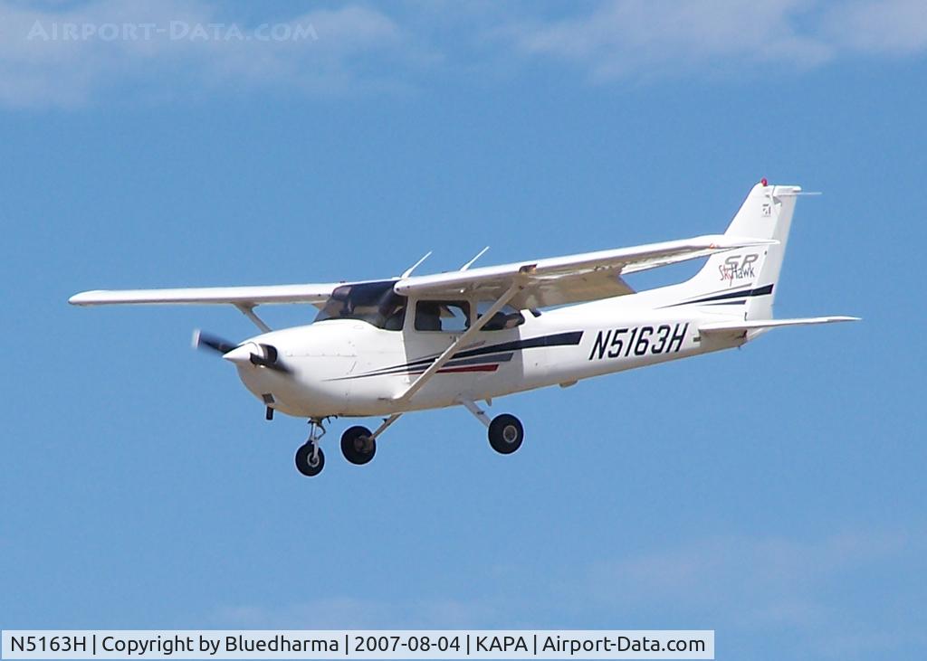 N5163H, 2001 Cessna 172S C/N 172S8933, Approach on 17L