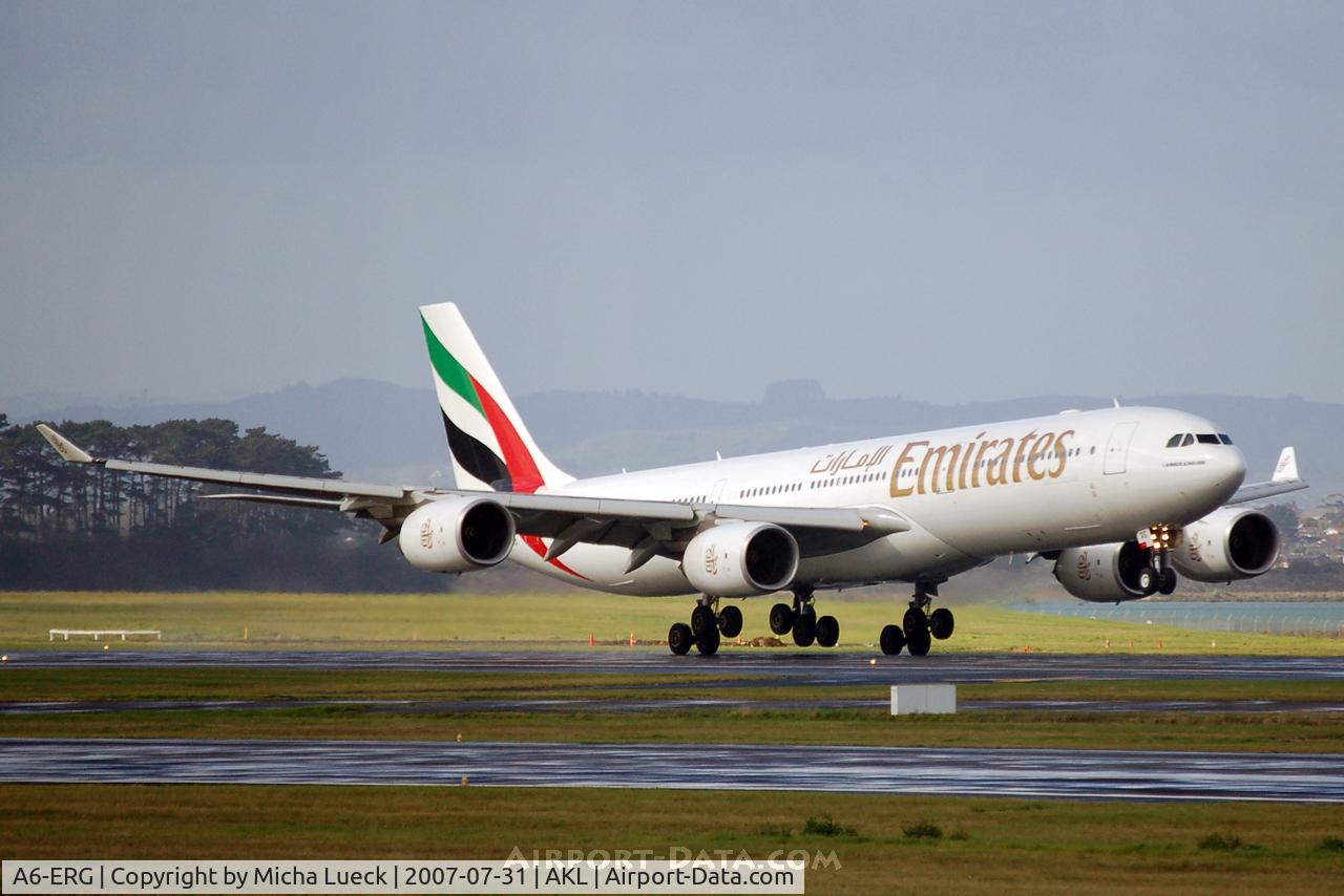 A6-ERG, Airbus A340-541 C/N 608, Touching down