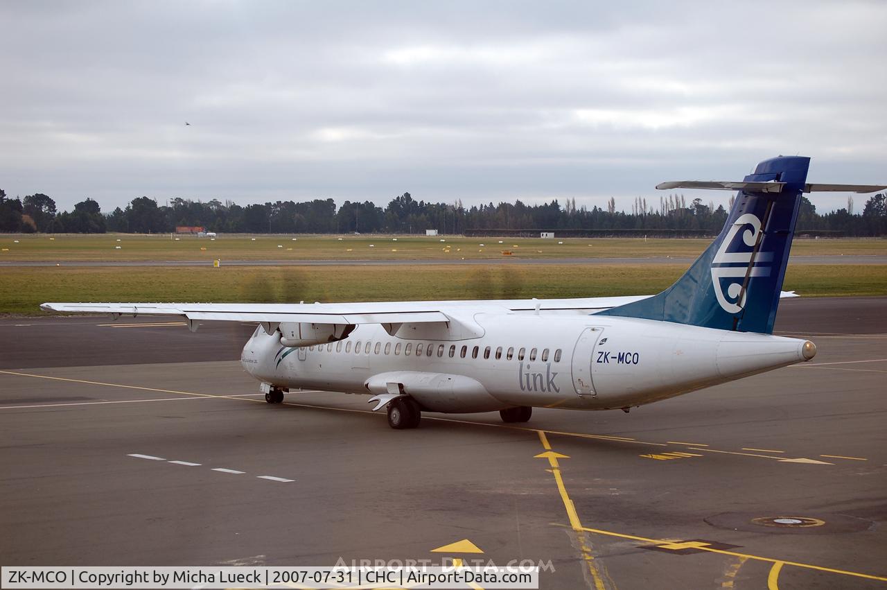 ZK-MCO, 1999 ATR 72-212A C/N 628, Taxiing to the runway