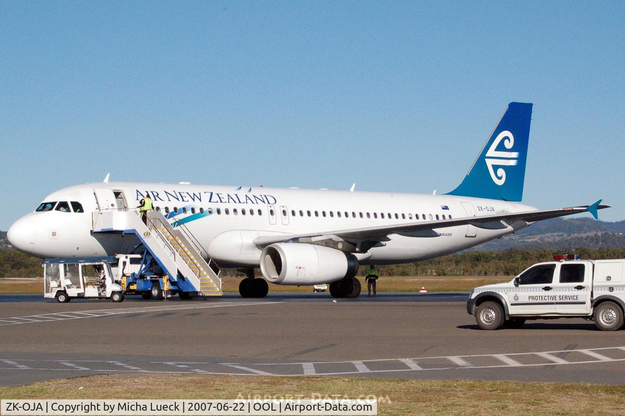 ZK-OJA, 2003 Airbus A320-232 C/N 2085, At Gold Coast's Coolangatta airport
