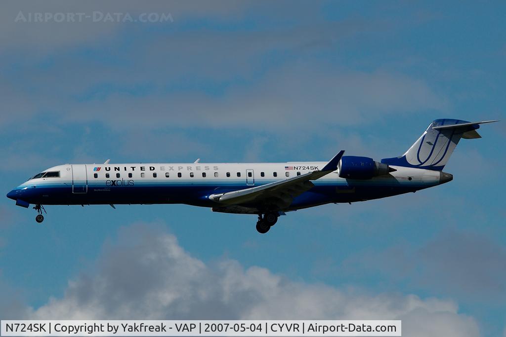 N724SK, 2004 Bombardier CRJ-700 (CL-600-2C10) Regional Jet C/N 10189, United Express Regionaljet 700