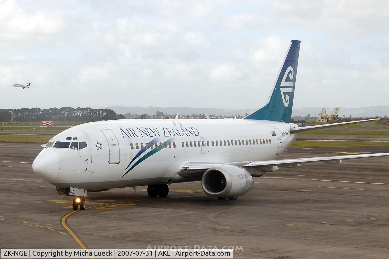 ZK-NGE, 1998 Boeing 737-3U3 C/N 28733, Just arrived in Auckland