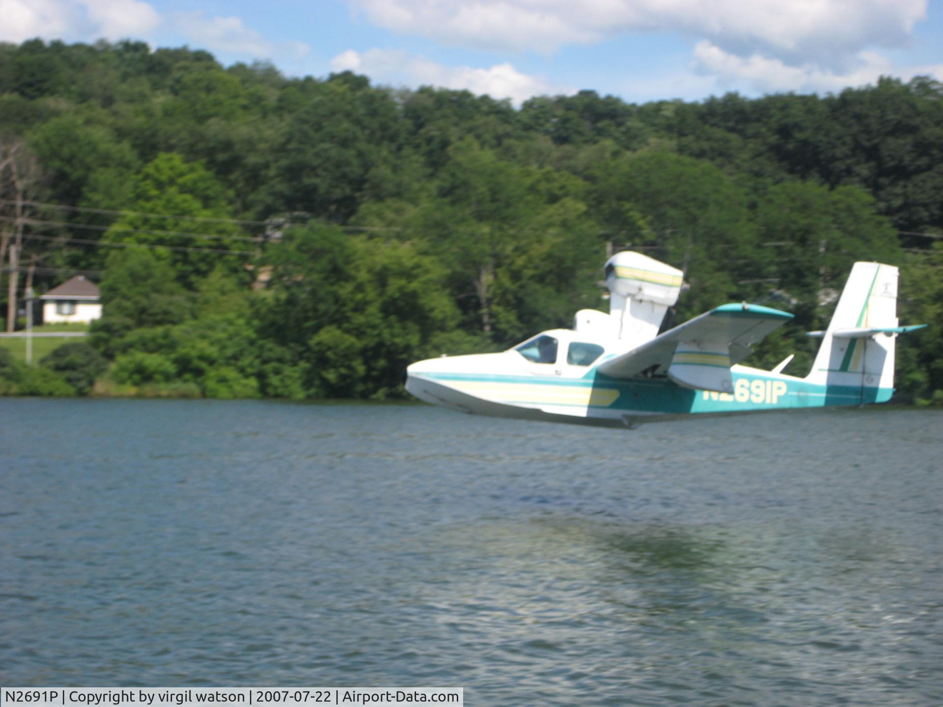 N2691P, 1978 Consolidated Aeronautics Inc. LAKE LA-4-200 C/N 896, Taking off from lake kinderhook