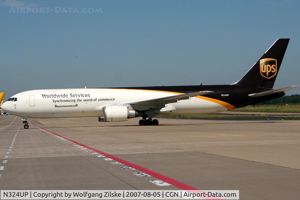 N324UP, 1998 Boeing 767-34AF C/N 27750, visitor