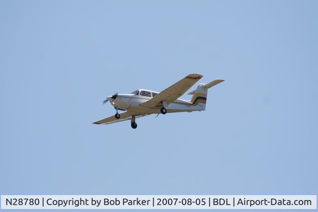 N28780, 1978 Grumman American AA-5B Tiger C/N AA5B0811, Landing at Bradley International