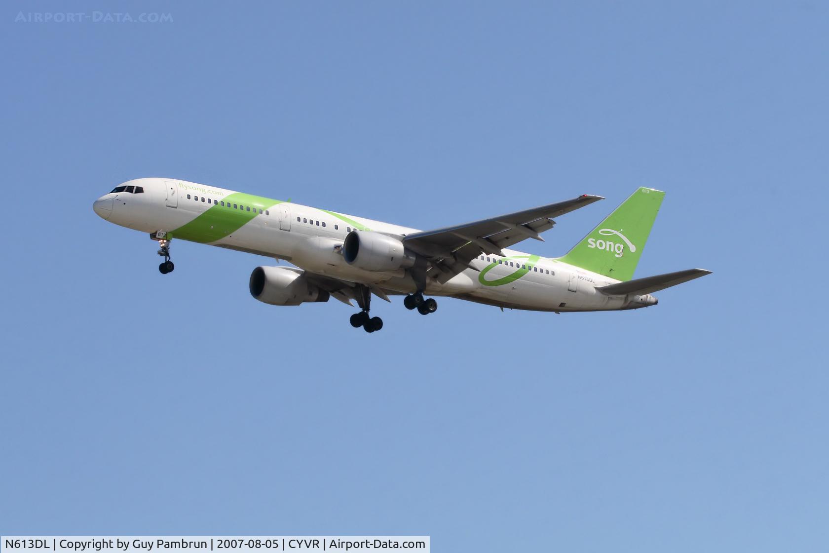N613DL, 1985 Boeing 757-232 C/N 22820, About to touch down