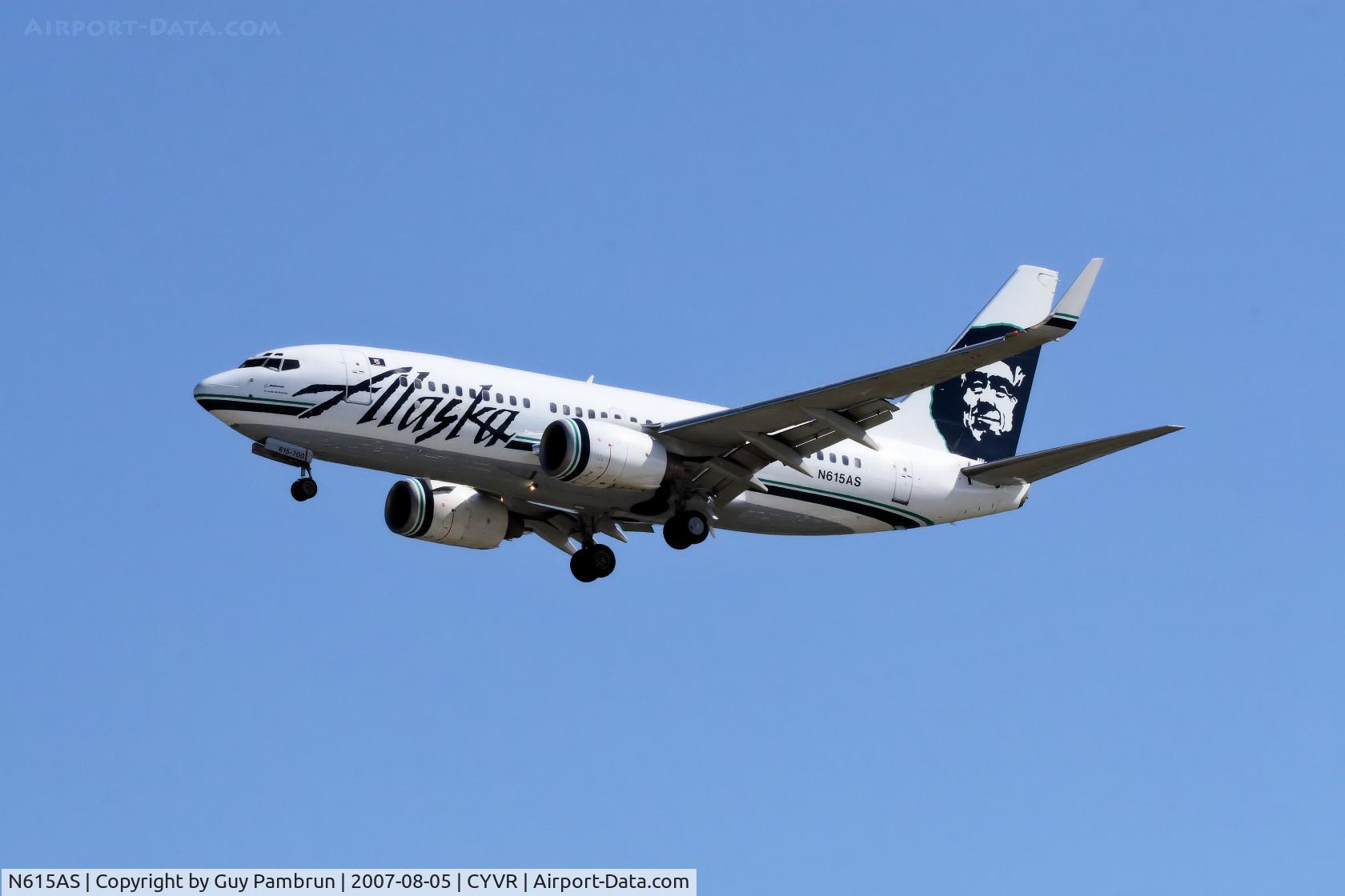 N615AS, 2000 Boeing 737-790 C/N 30344, About to touch down
