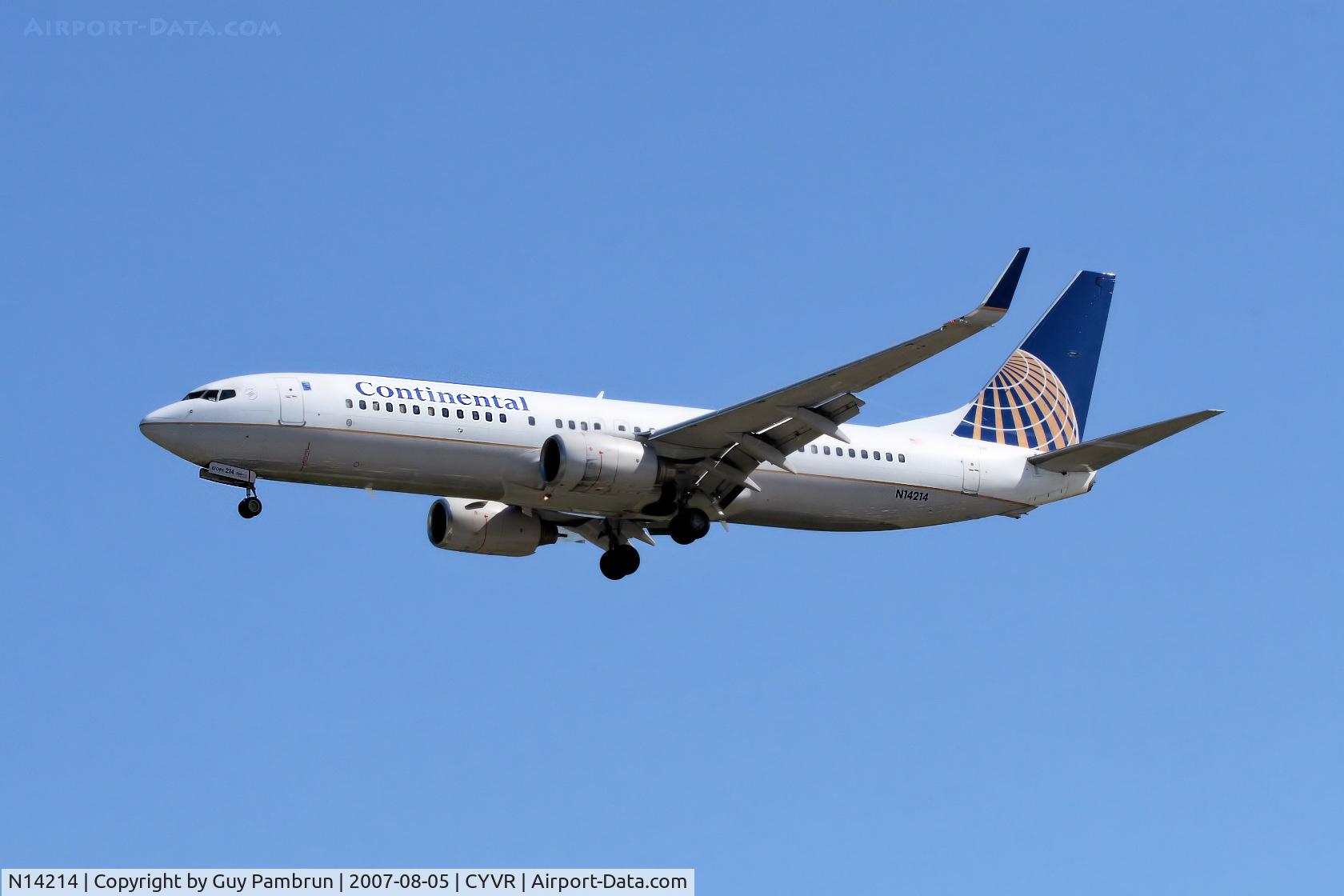 N14214, 1998 Boeing 737-824 C/N 28774, About to touch down