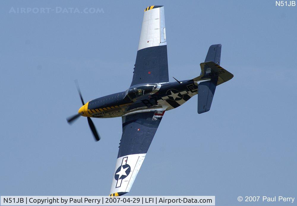 N51JB, 1944 North American P-51D Mustang C/N 122-39488, Stirring up the crowd with some beautiful passes