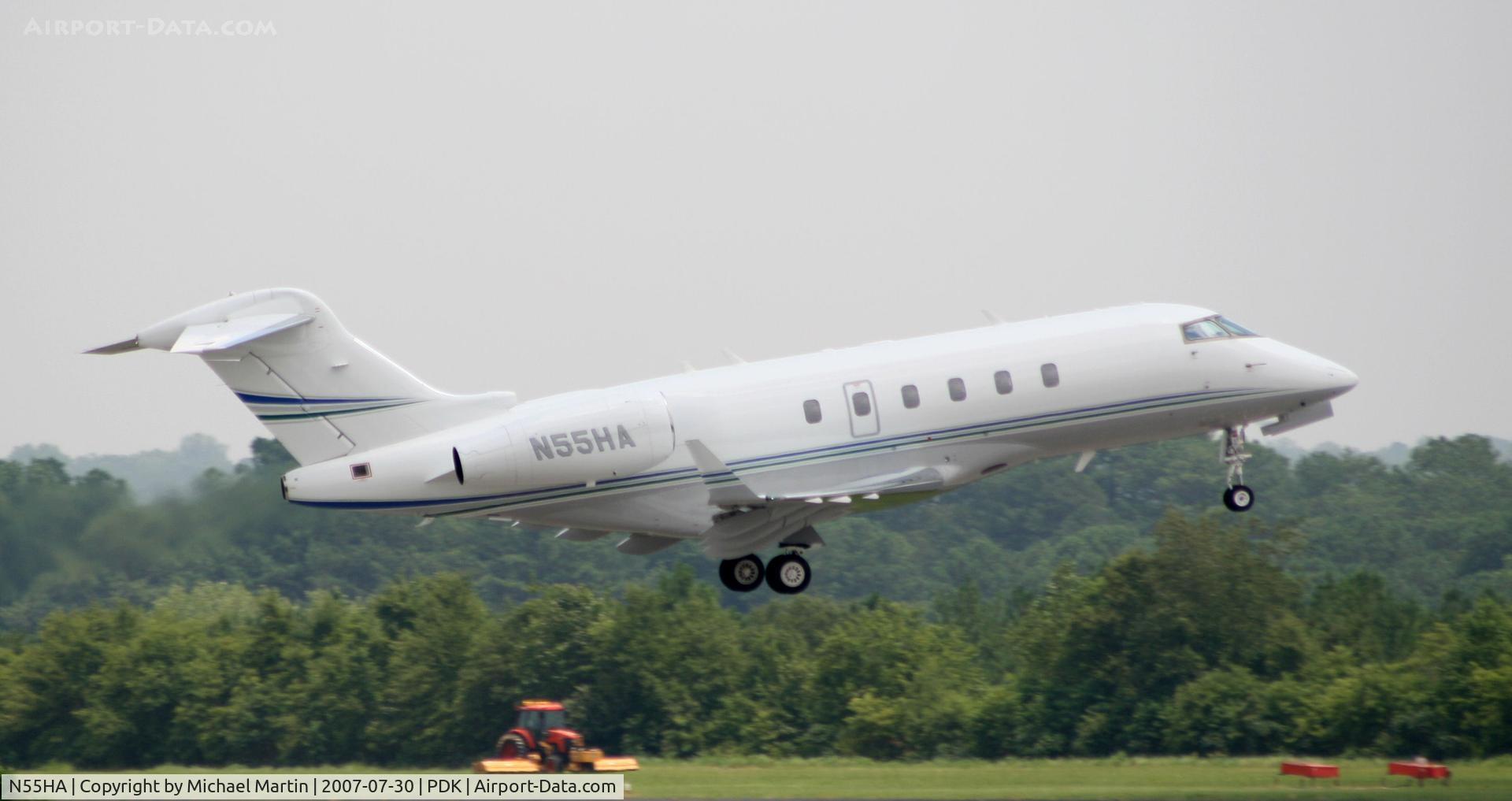 N55HA, 2006 Bombardier Challenger 300 (BD-100-1A10) C/N 20090, Taking off from Runway 20L