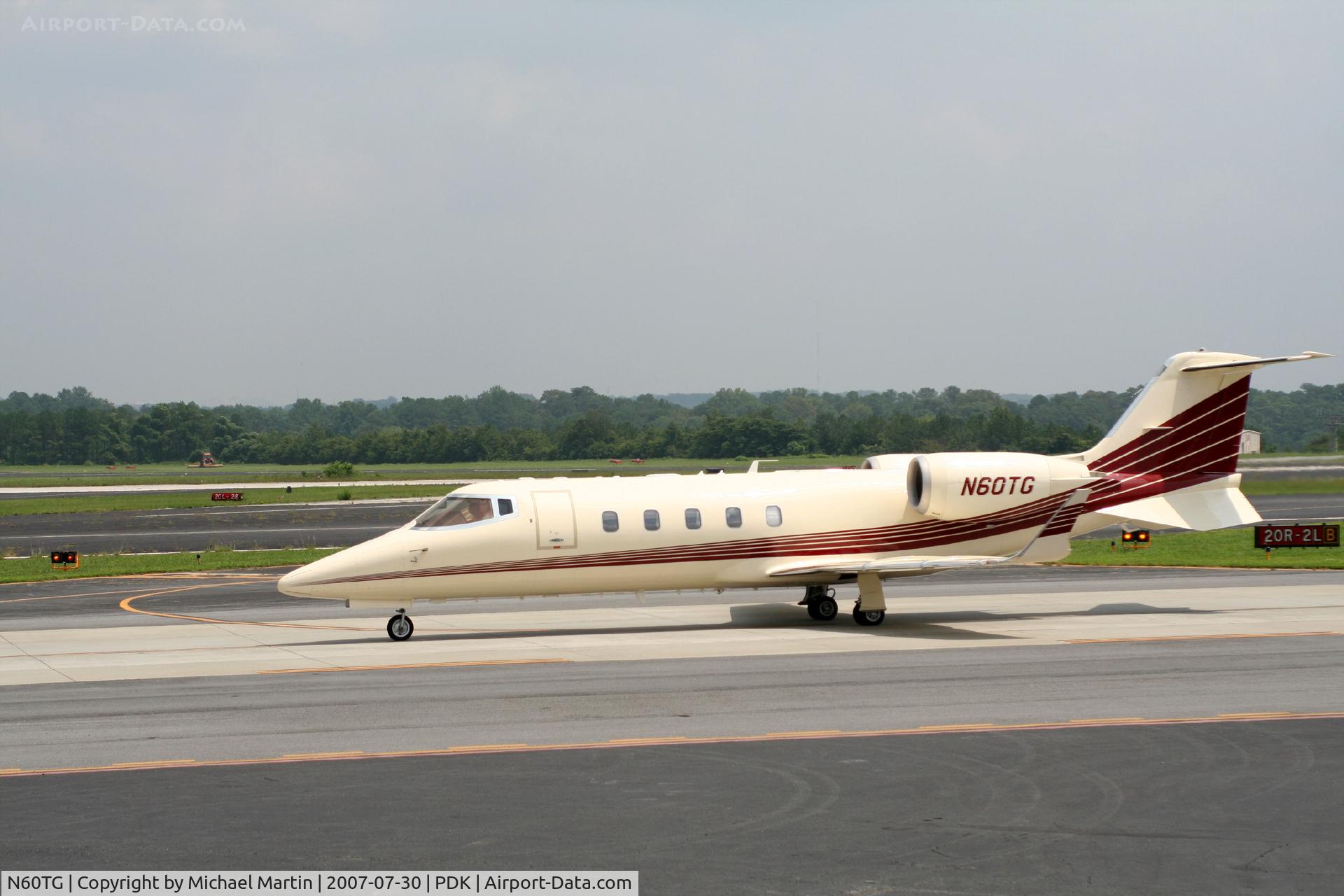 N60TG, 2001 Learjet 60 C/N 225, Taxing to Signature Flight Services