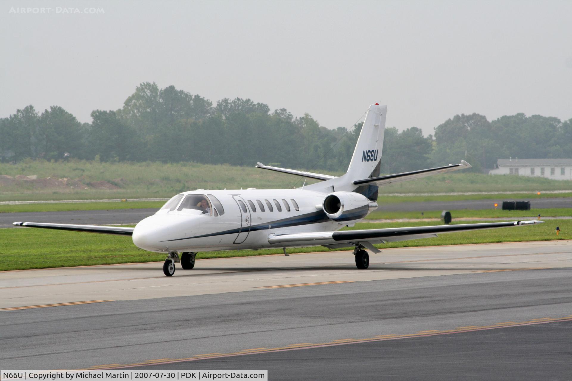N66U, 1998 Cessna 560 C/N 560-0489, Taxing to Epps Air Service