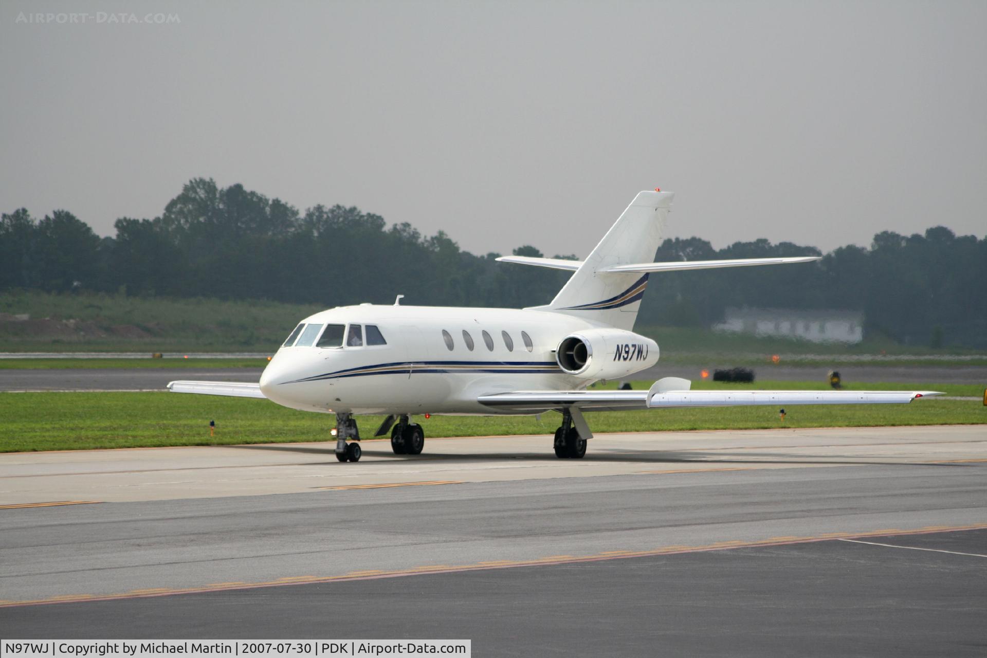 N97WJ, 1967 Dassault Falcon 20C C/N 101, Taxing to Runway 20L