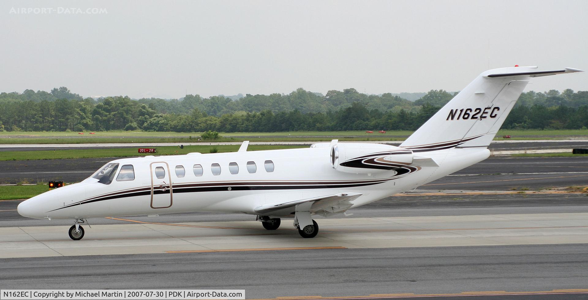 N162EC, 2005 Cessna 525B CitationJet CJ3 C/N 525B0026, Taxing to Signature Flight Services