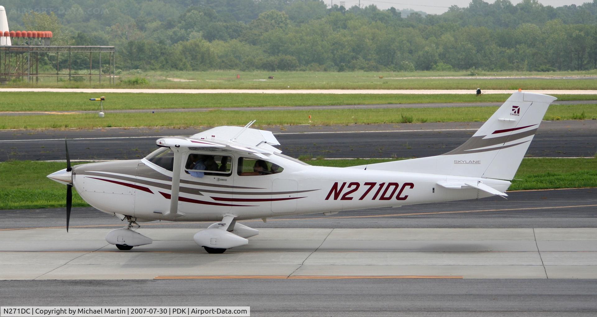 N271DC, 2005 Cessna 182T Skylane C/N 18281579, Taxing to Runway 20R