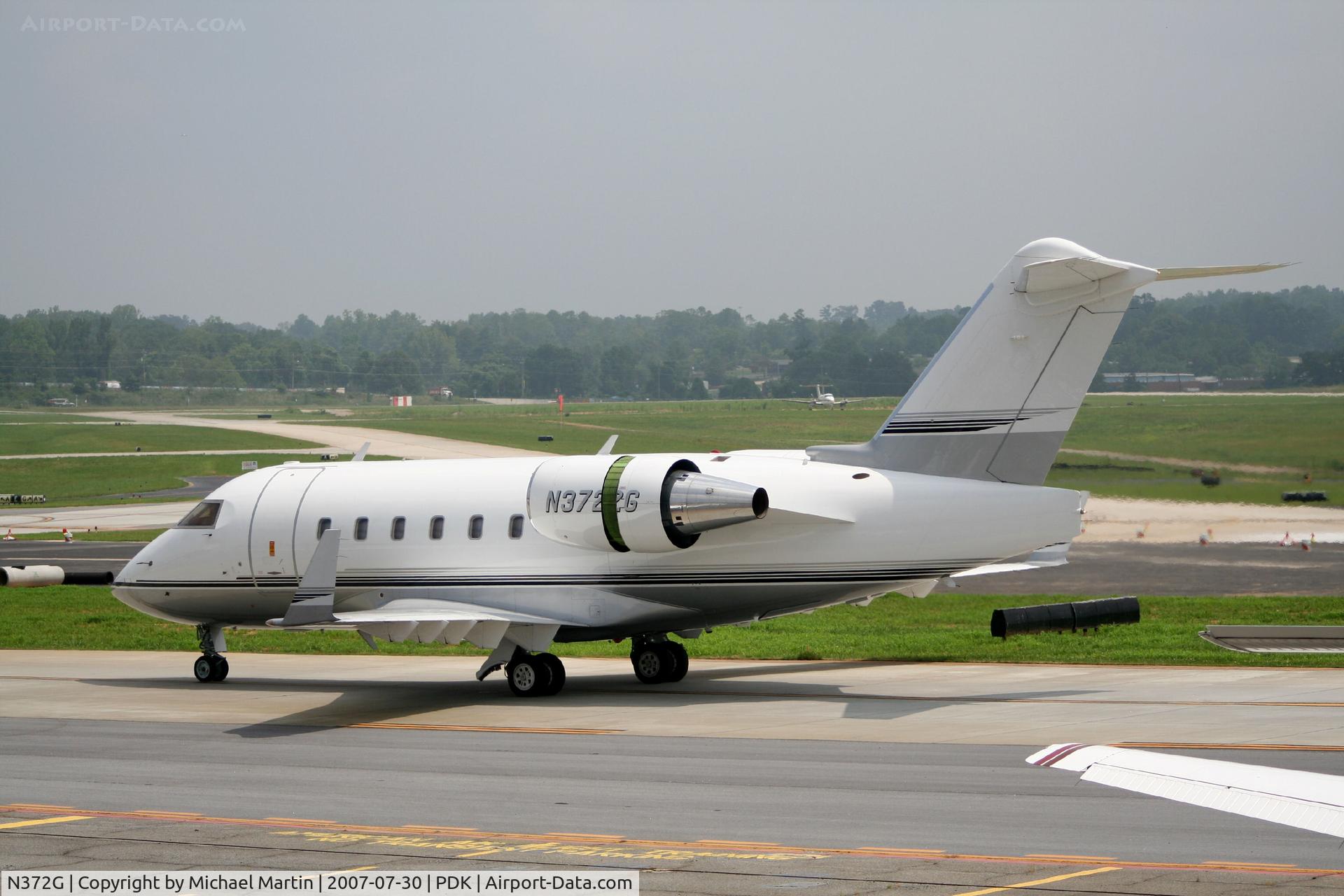 N372G, 1997 Canadair Challenger 604 (CL-600-2B16) C/N 5351, Taxing to Jet Fueling