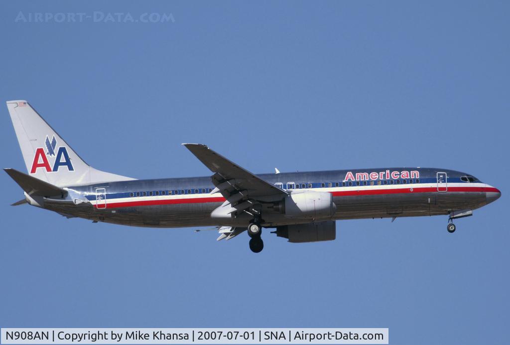 N908AN, 1999 Boeing 737-823 C/N 29510, AA B737-823 coming in for landing.