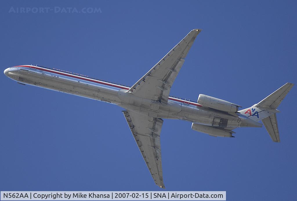 N562AA, 1987 McDonnell Douglas MD-83 (DC-9-83) C/N 49344, AA MD-83 climbing the blue sky.