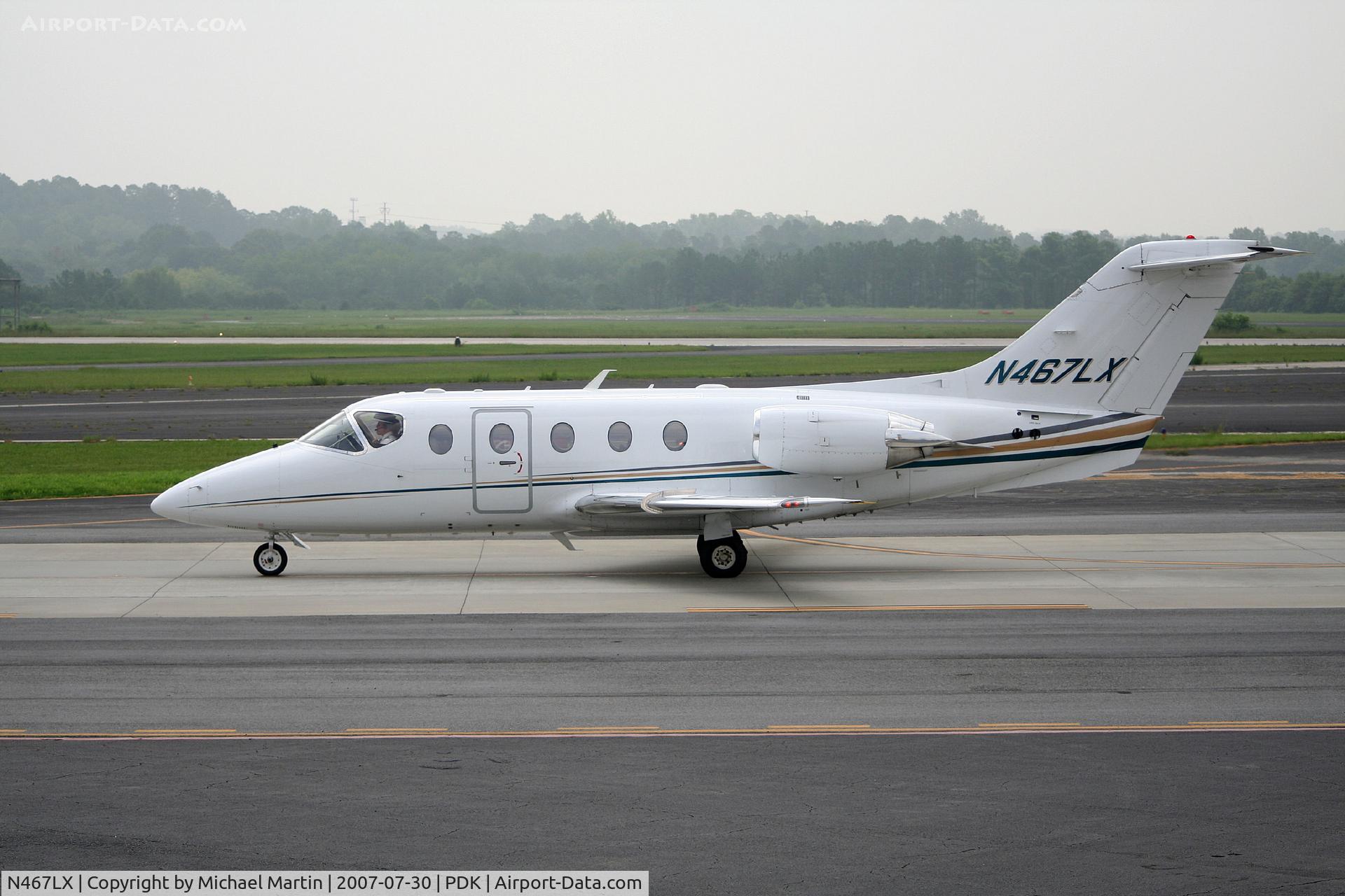 N467LX, 2007 Raytheon 400A C/N RK-447, Taxing to Signature Flight Services