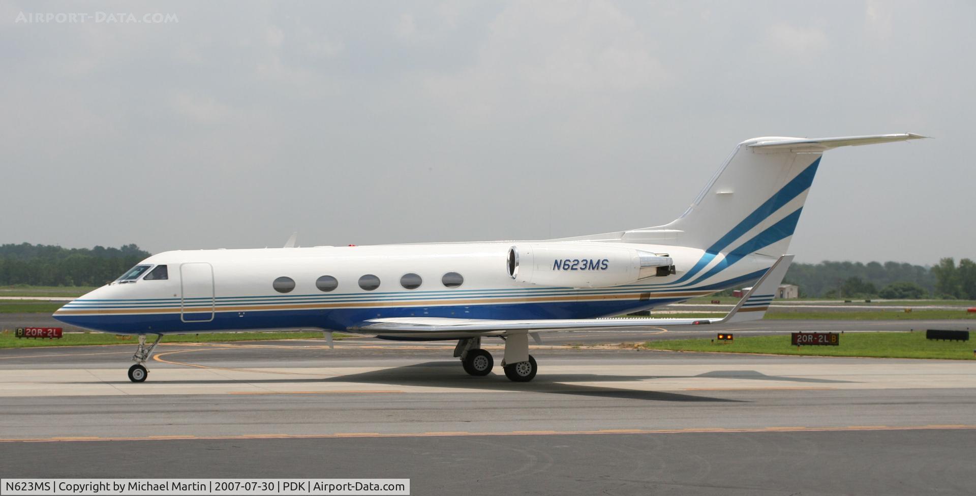 N623MS, 1982 Gulfstream American G-1159A Gulfstream III C/N 351, Taxing to Signature Flight Services