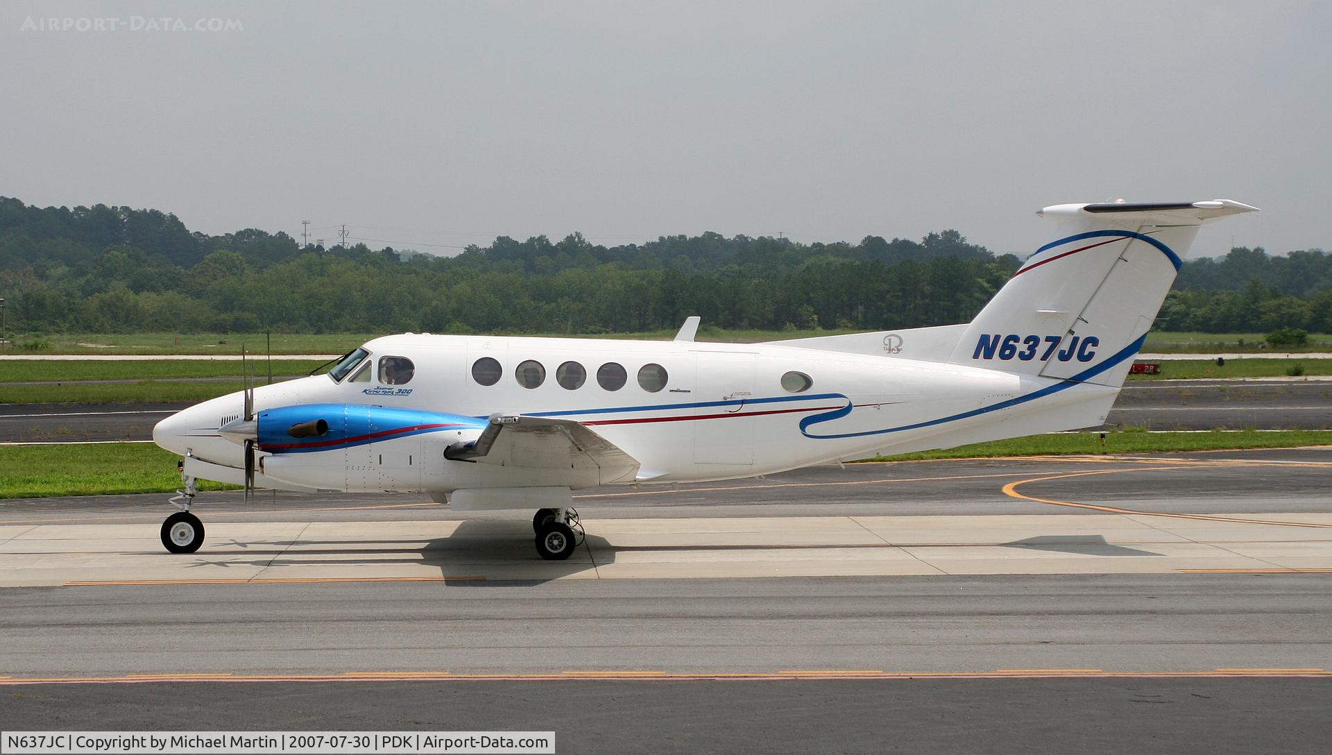 N637JC, 1987 Beech 300 Super King Air C/N FA-116, Taxing to Runway 20L