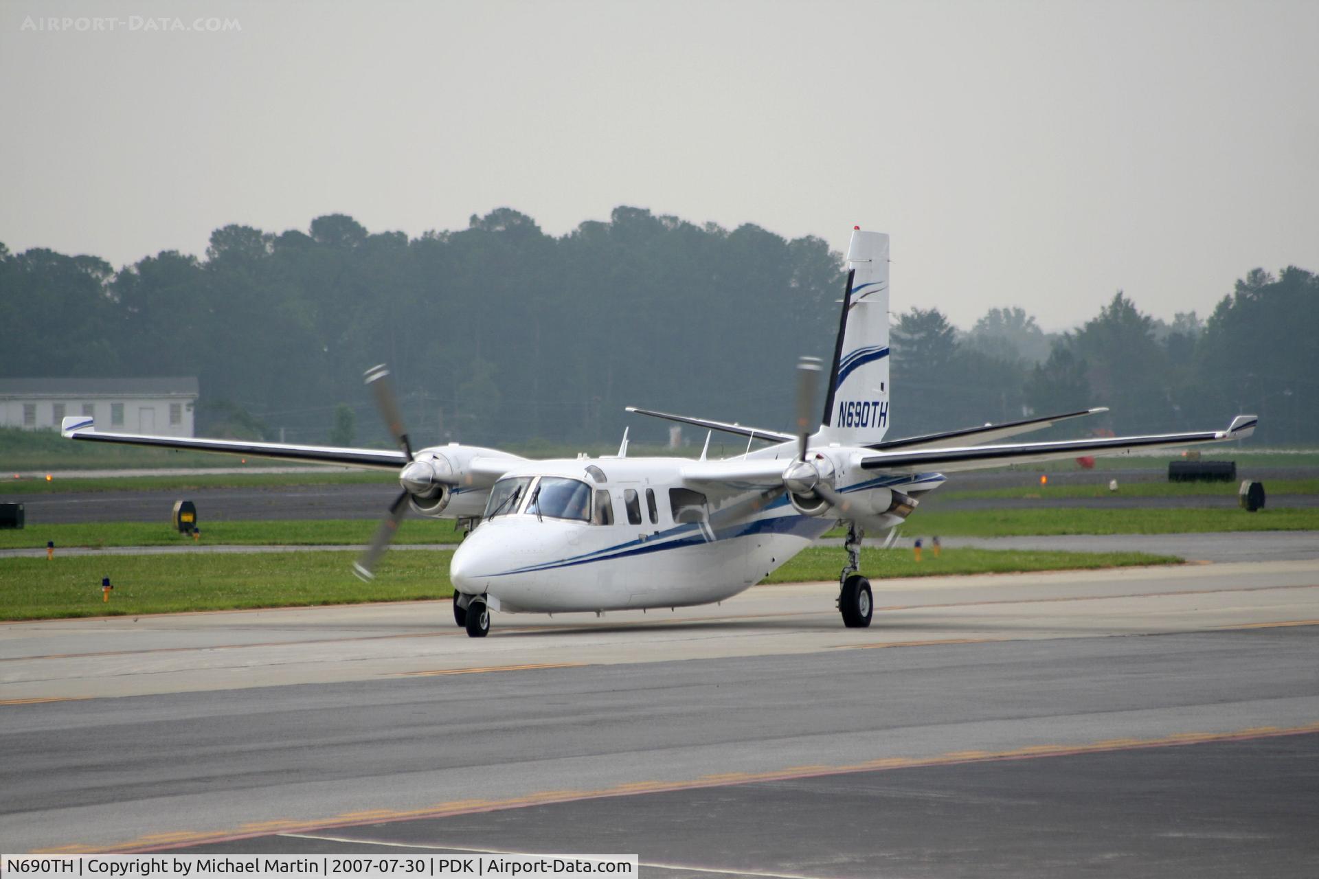 N690TH, 1978 Rockwell International 690B C/N 11487, Taxing to Epps Air Service