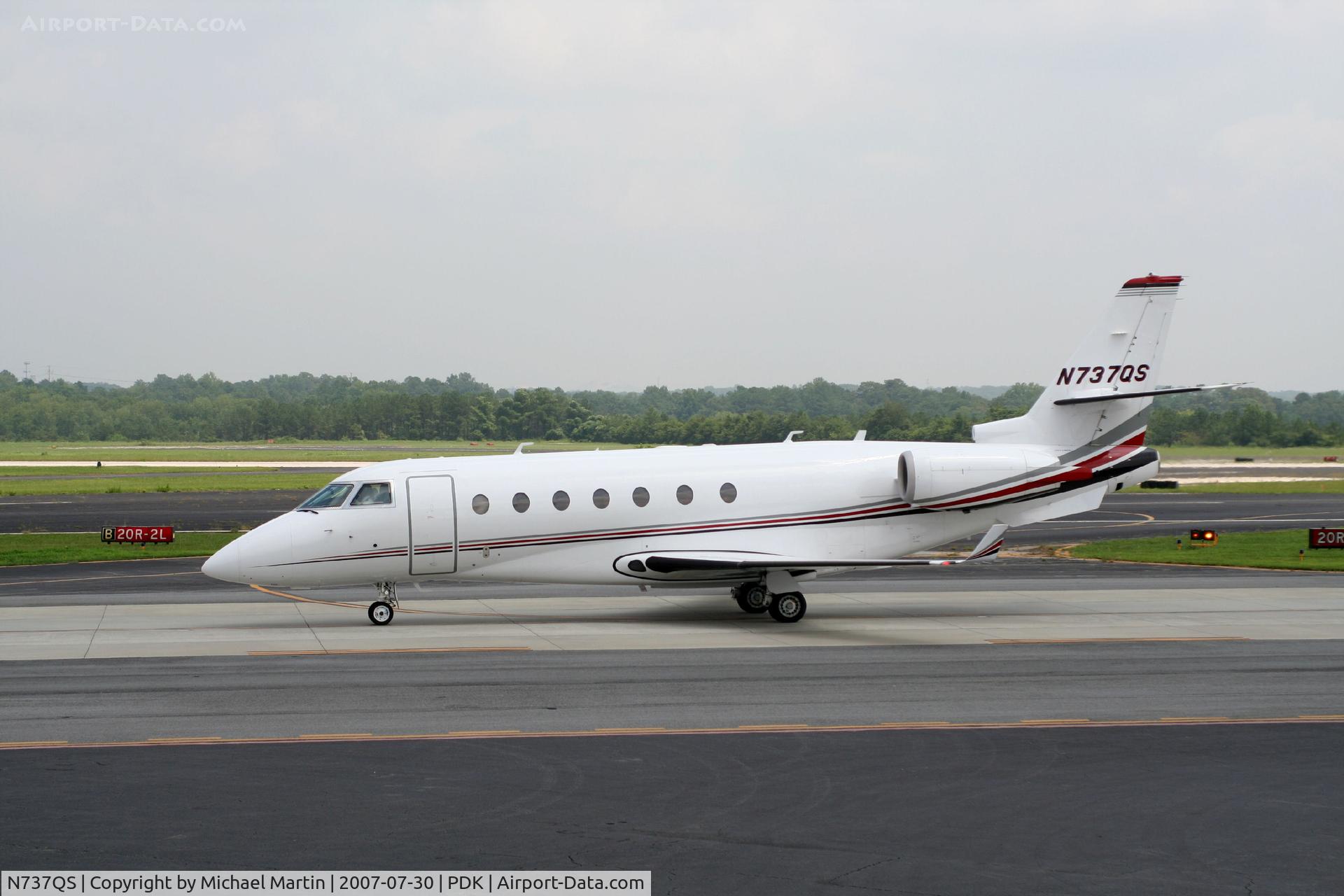 N737QS, 2005 Israel Aircraft Industries Gulfstream 200 C/N 127, Taxing to Signature Flight Services