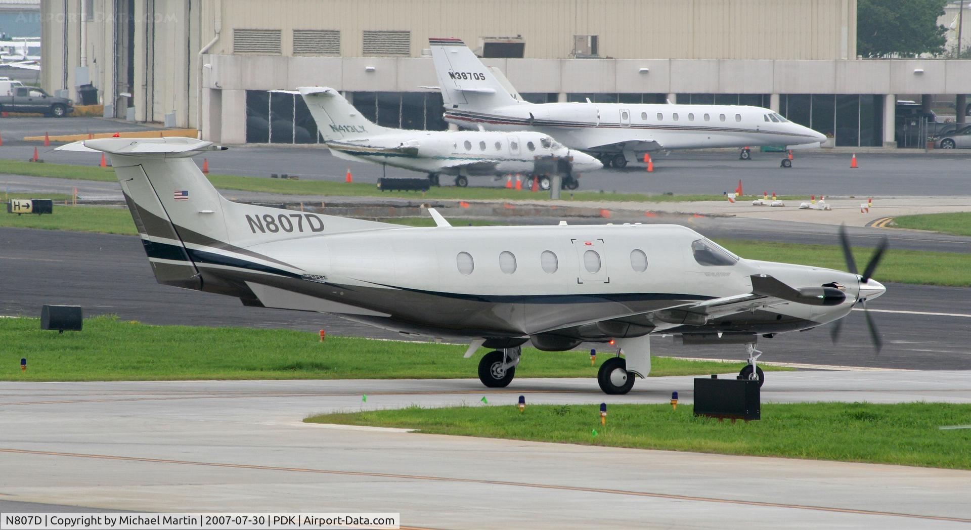 N807D, 2007 Pilatus PC-12/47 C/N 807, Taxing to Runway 20L
