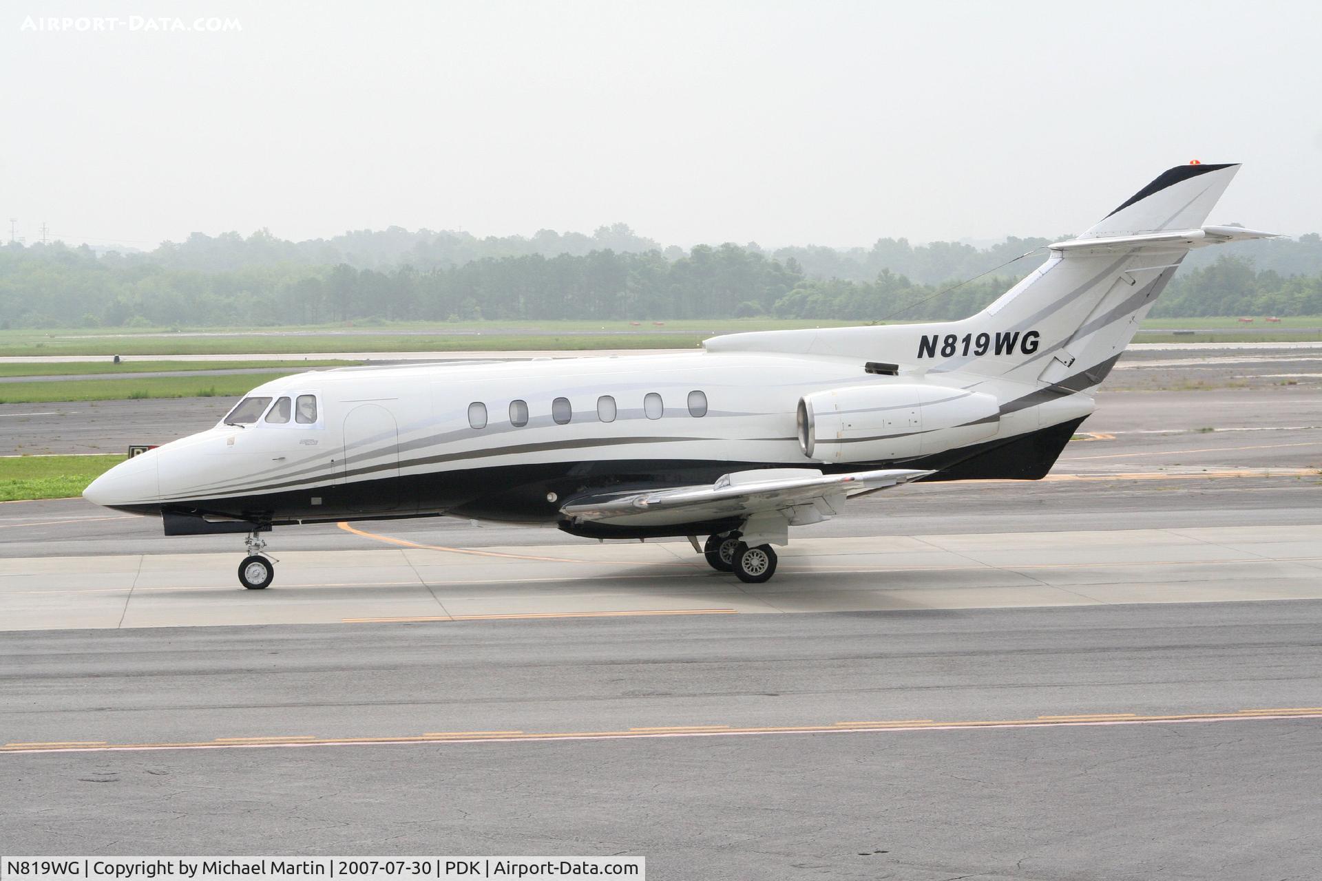 N819WG, 1977 Hawker Siddeley HS.125 Series 700A C/N 257010, Taxing to Epps Air Service