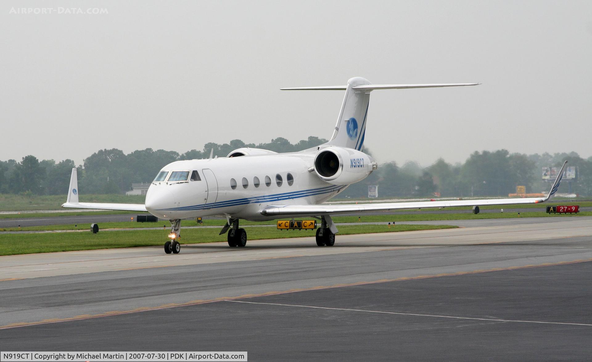 N919CT, 1988 Gulfstream Aerospace G-IV C/N 1051, Taxing to Runway 20L