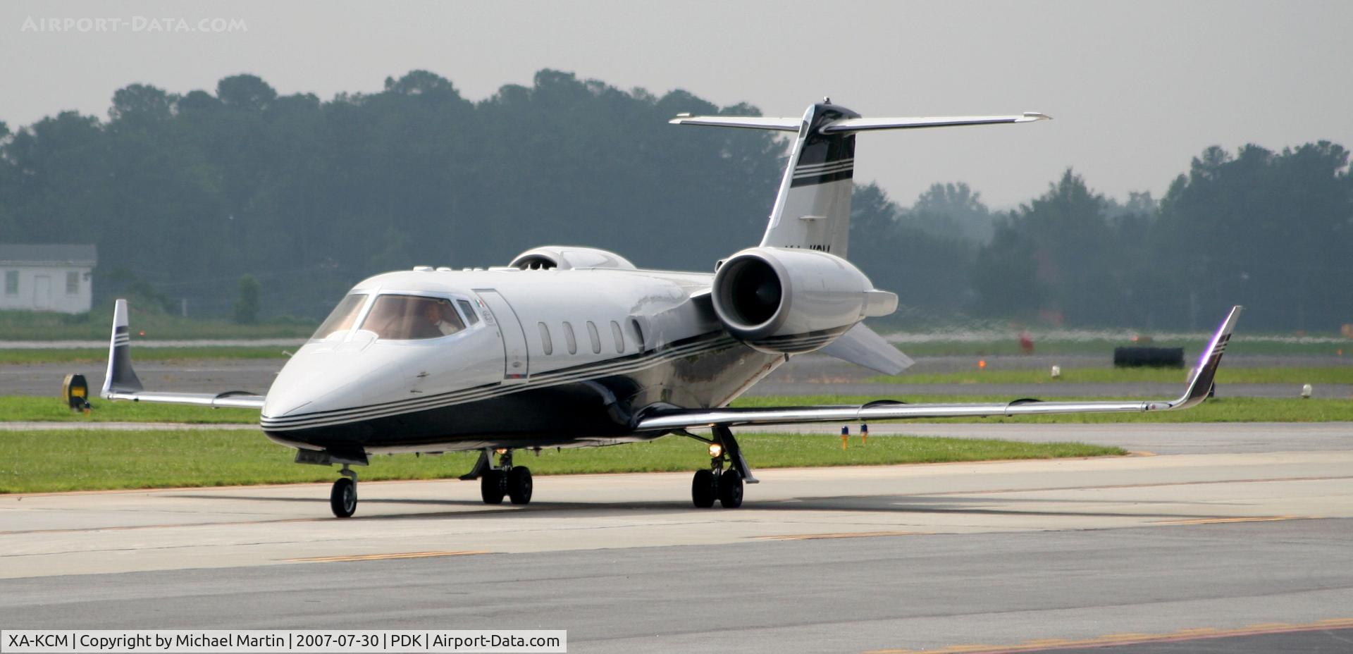 XA-KCM, Learjet 35A C/N 35-418, Taxing to Signature Flight Services