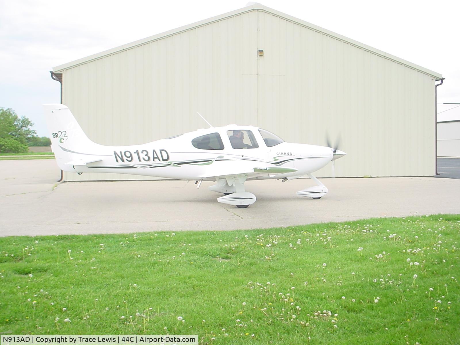 N913AD, 2005 Cirrus SR22 GTS C/N 1520, Taxi