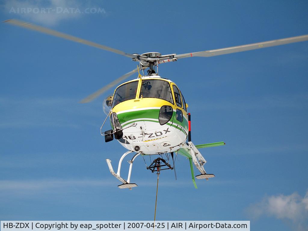 HB-ZDX, 2002 Eurocopter AS-350B-3 Ecureuil Ecureuil C/N 3553, Airworks in Swiss Mountains