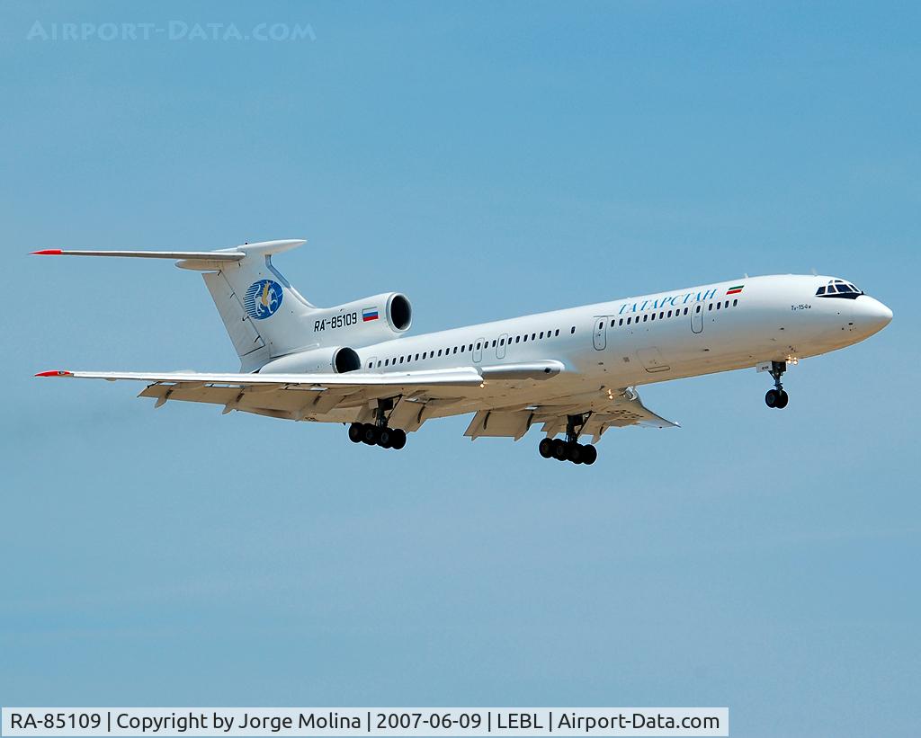 RA-85109, 1984 Tupolev Tu-154M C/N 88A790, Amazing approach RWY 25R.