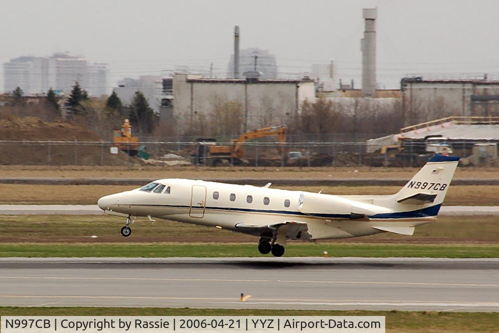 N997CB, 2000 Cessna 560XL Citation Excel C/N 560-5102, Landing at Pearson International
