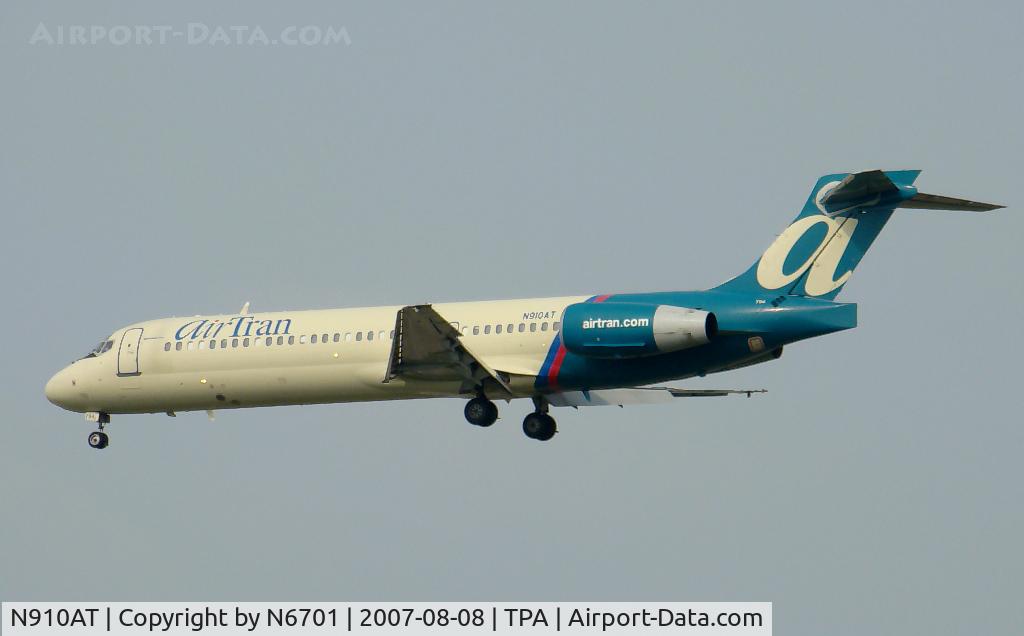 N910AT, 2001 Boeing 717-200 C/N 55086, 36L