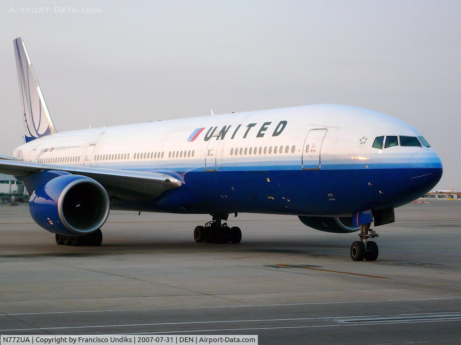 N772UA, 1995 Boeing 777-222 C/N 26930, United Airlines 777