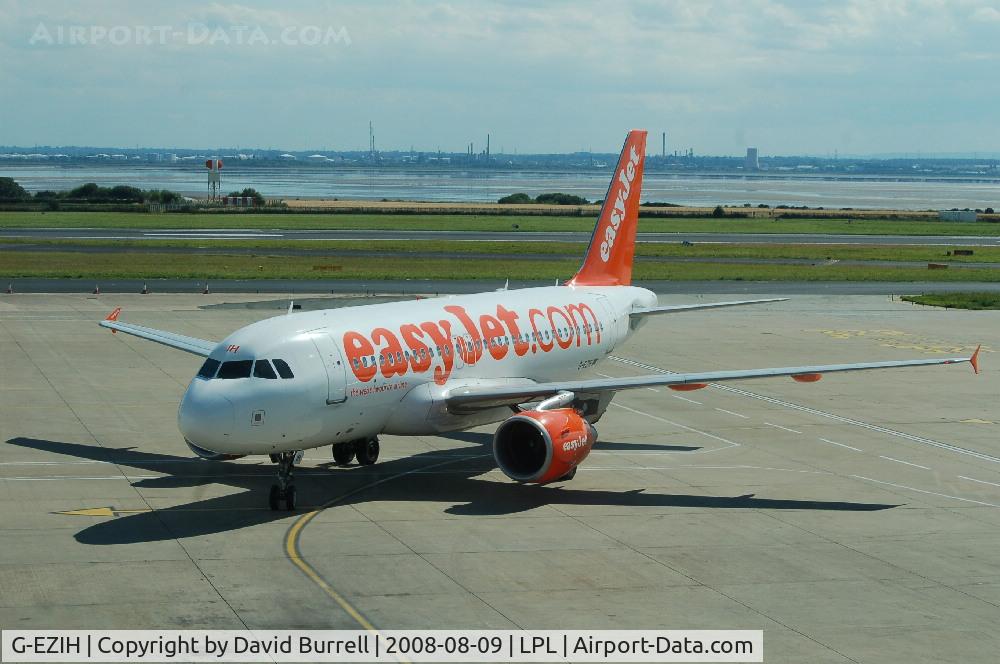 G-EZIH, 2005 Airbus A319-111 C/N 2463, EasyJet - Taxiing