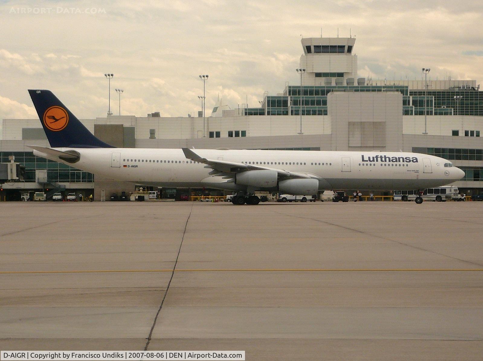 D-AIGR, 1999 Airbus A340-313X C/N 274, Lufthansa A340 departing to MUC.