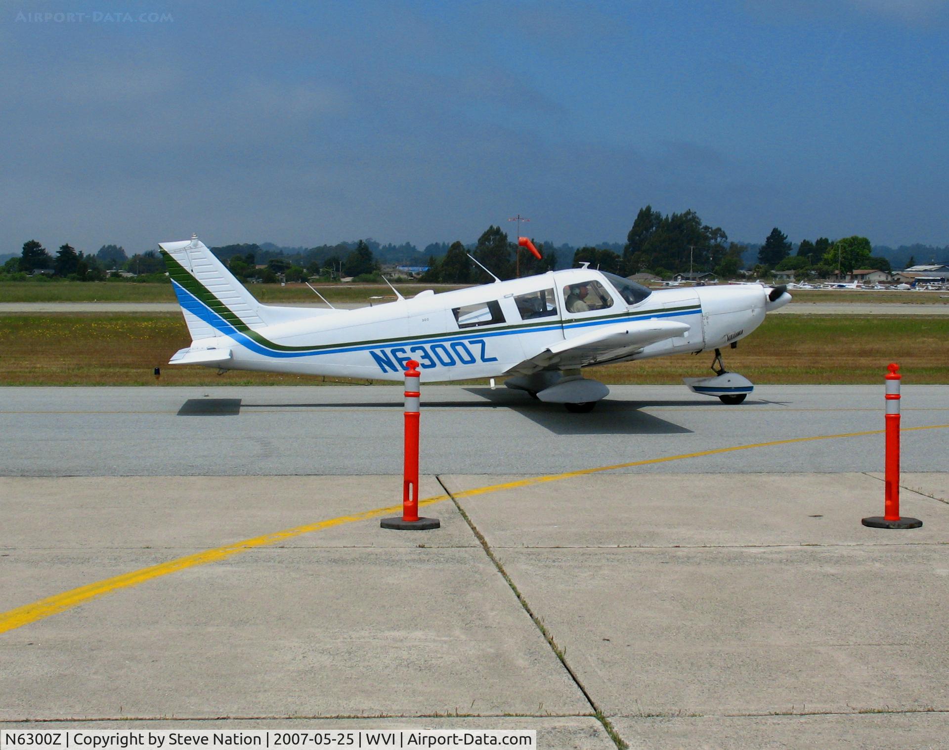N6300Z, 1968 Piper PA-32-300 Cherokee Six Cherokee Six C/N 32-40487, 1968 Piper PA-32-300 from Fruitland, ID taxying by 