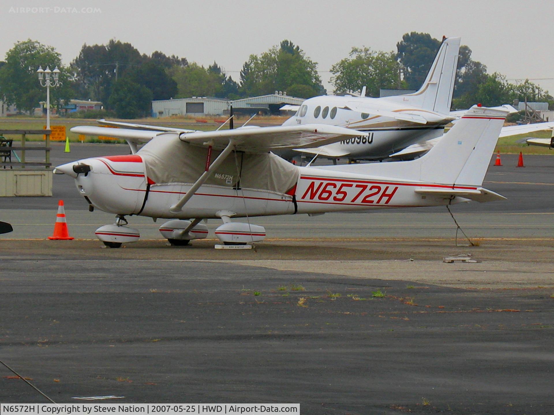 N6572H, 1975 Cessna 172M C/N 17265494, 1975 Cessna 172M with cover @ Hayward Air Terminal, CA