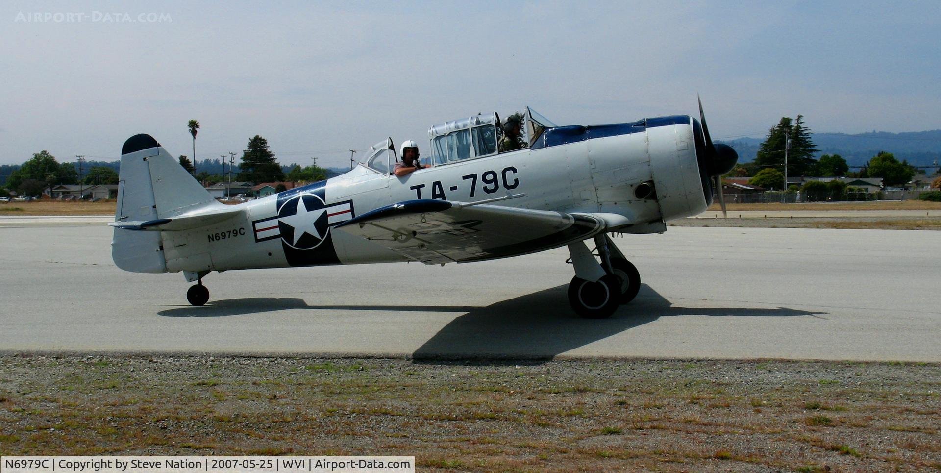 N6979C, North American AT-6D Texan C/N 42-85408, North American AT-6D taxying in @ Watsonville, CA airshow