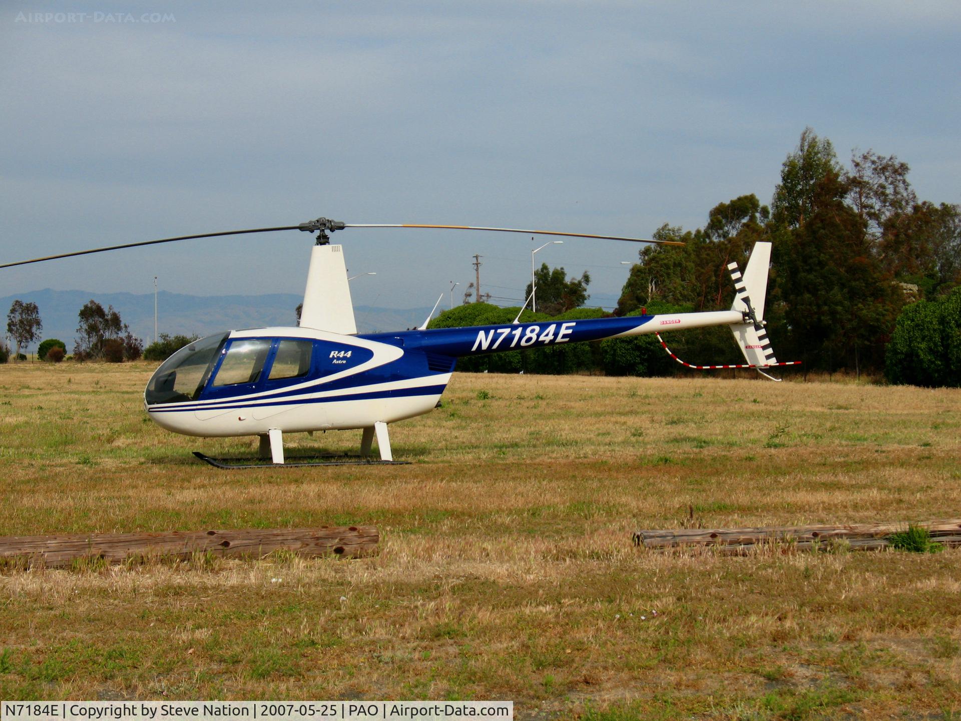 N7184E, 2000 Robinson R44 Astro C/N 0744, 2000 Robinson Helicopter R44 visiting from Watsonville @ Palo Alto, CA