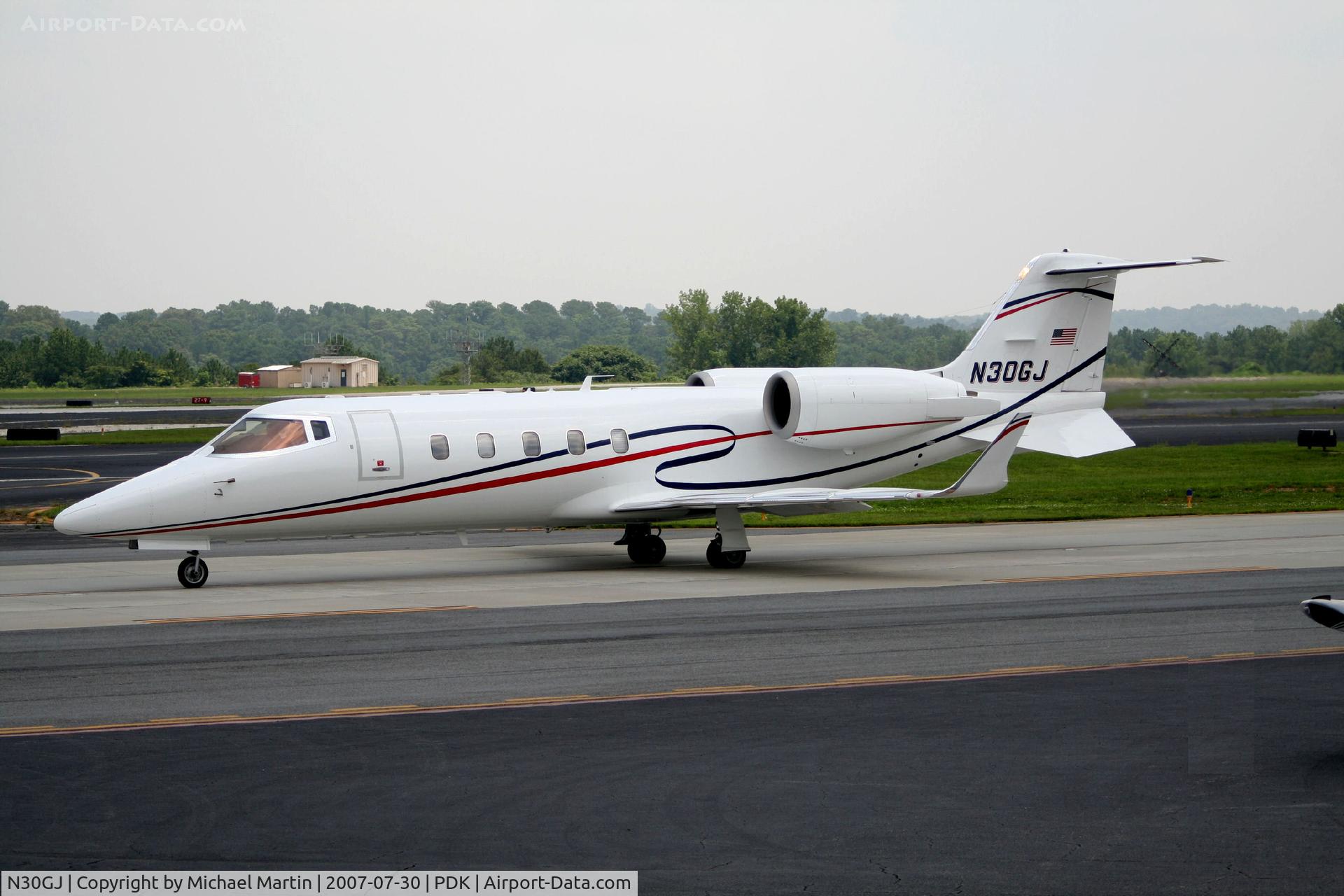 N30GJ, 2012 Learjet 60 C/N 204, Taxing to Signature Flight Services
