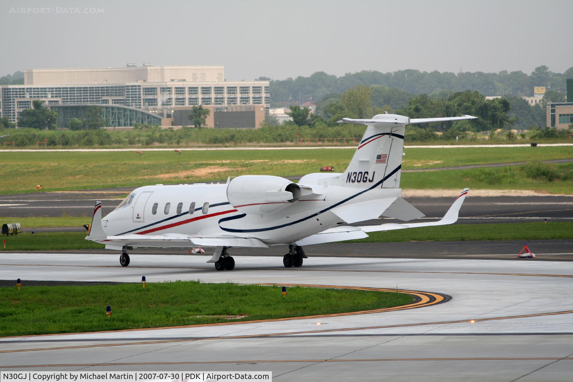 N30GJ, 2012 Learjet 60 C/N 204, Taxing to Signature Flight Services