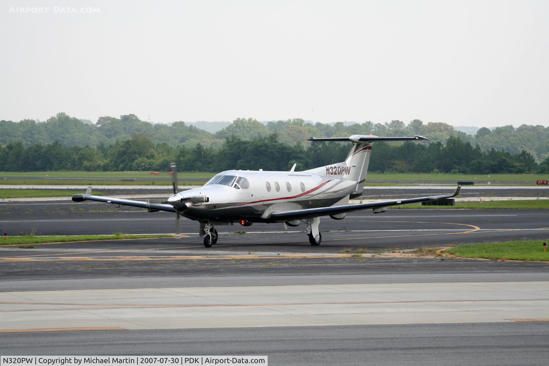 N320PW, 2005 Pilatus PC-12/45 C/N 647, Taxing to Epps Air Service