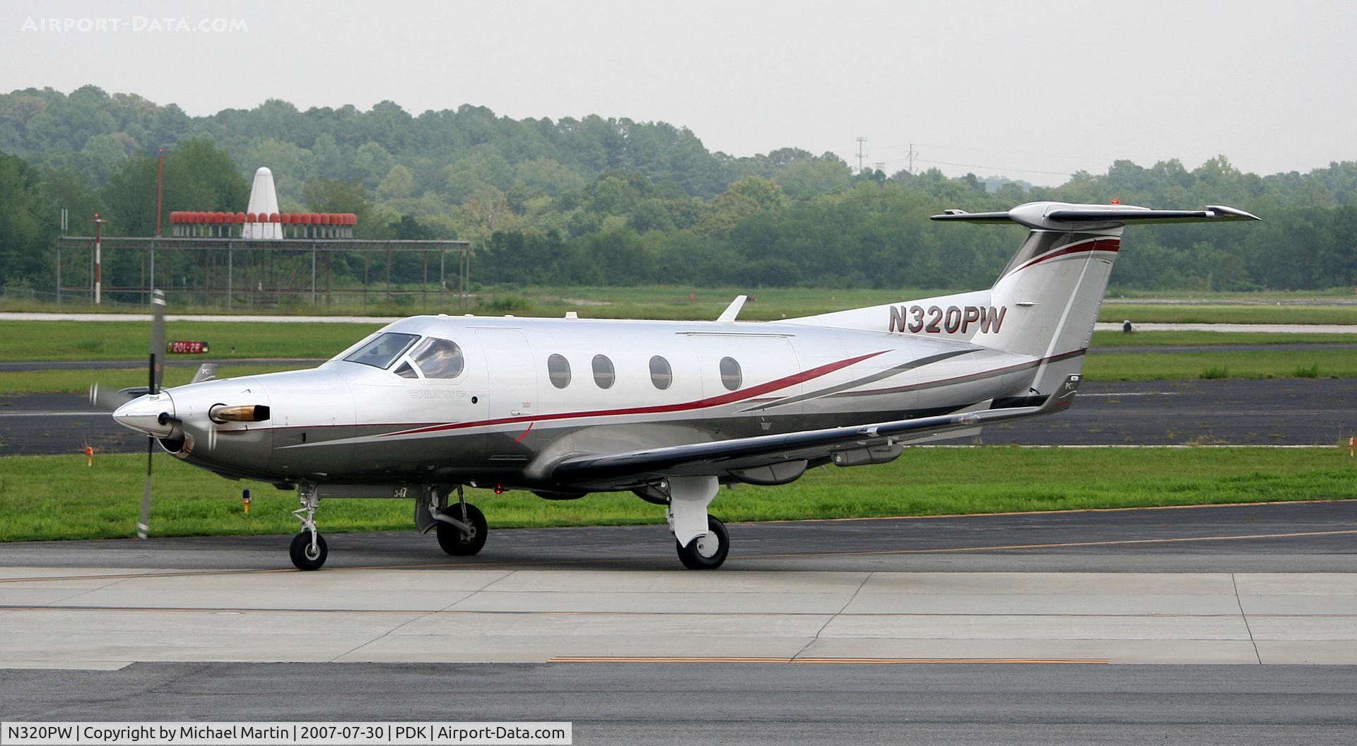 N320PW, 2005 Pilatus PC-12/45 C/N 647, Taxing to Epps Air Service