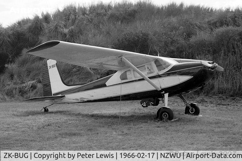 ZK-BUG, Cessna 180A C/N 32960, crop sprayer